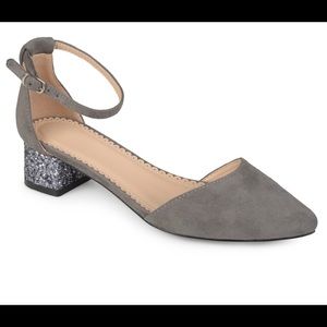 Journee Collection flats